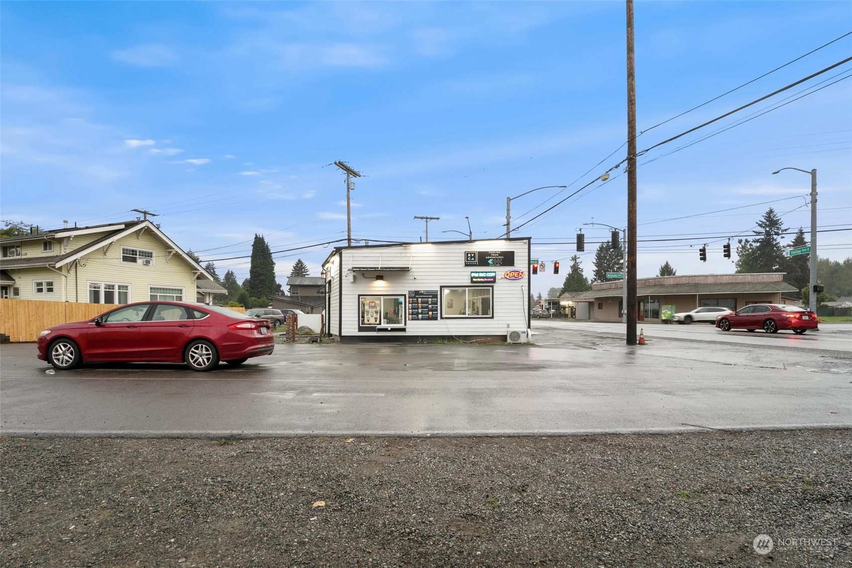 11016 Valley Avenue Property Photo 6
