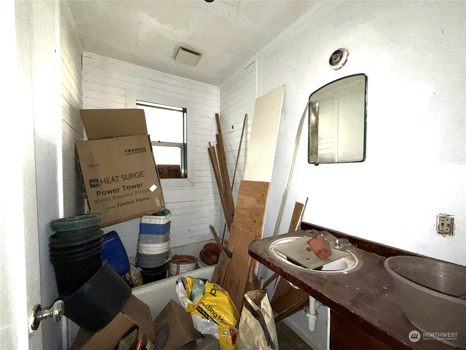230 E 8th Street Property Photo 13