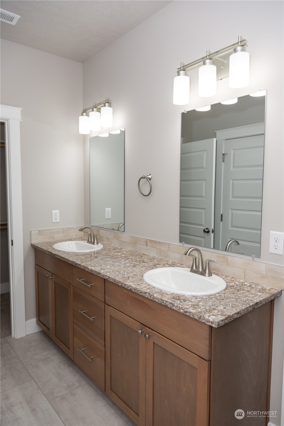 1107 E Cascade Street Property Photo 13