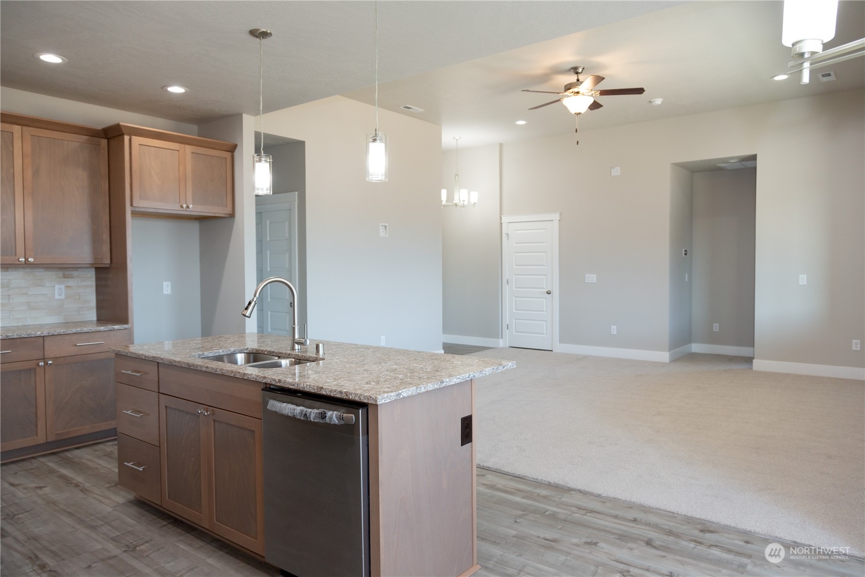 1102 E Cascade Street Property Photo 3