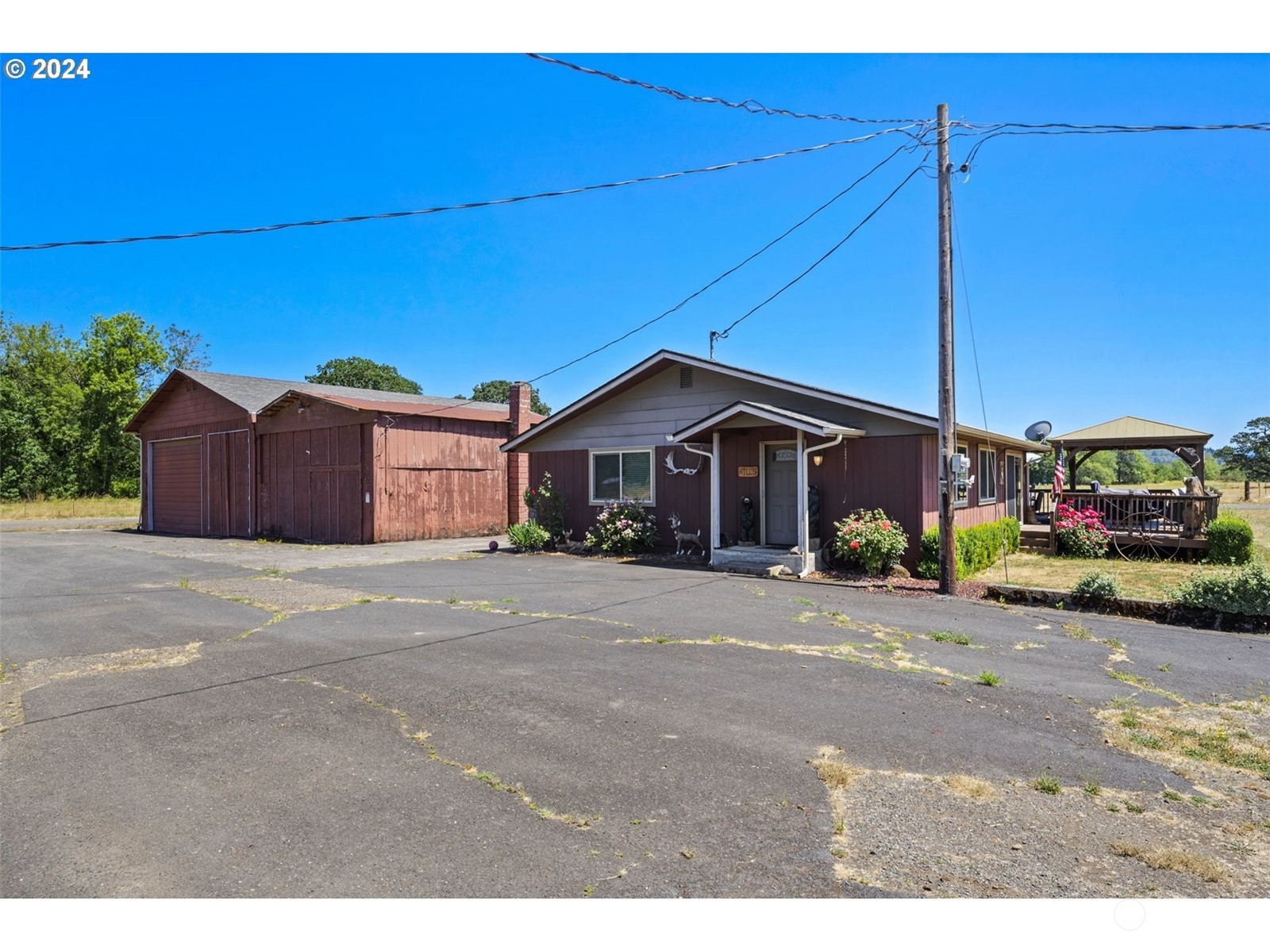 16515 Ne 58th Street Property Photo 3