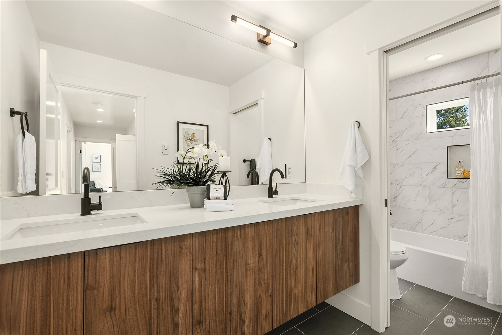 6349 Airport Way Property Photo 10