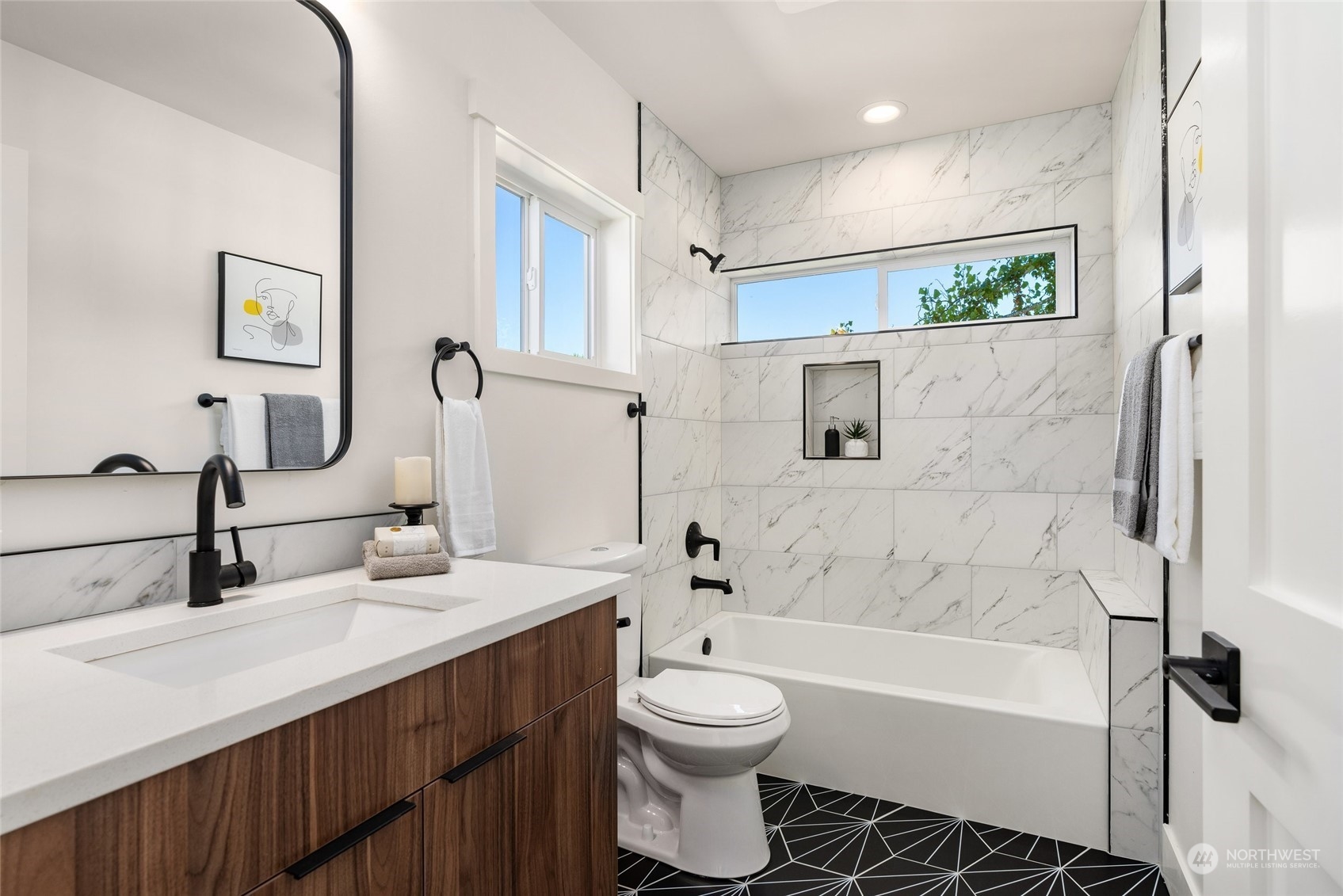 6349 Airport Way Property Photo 12