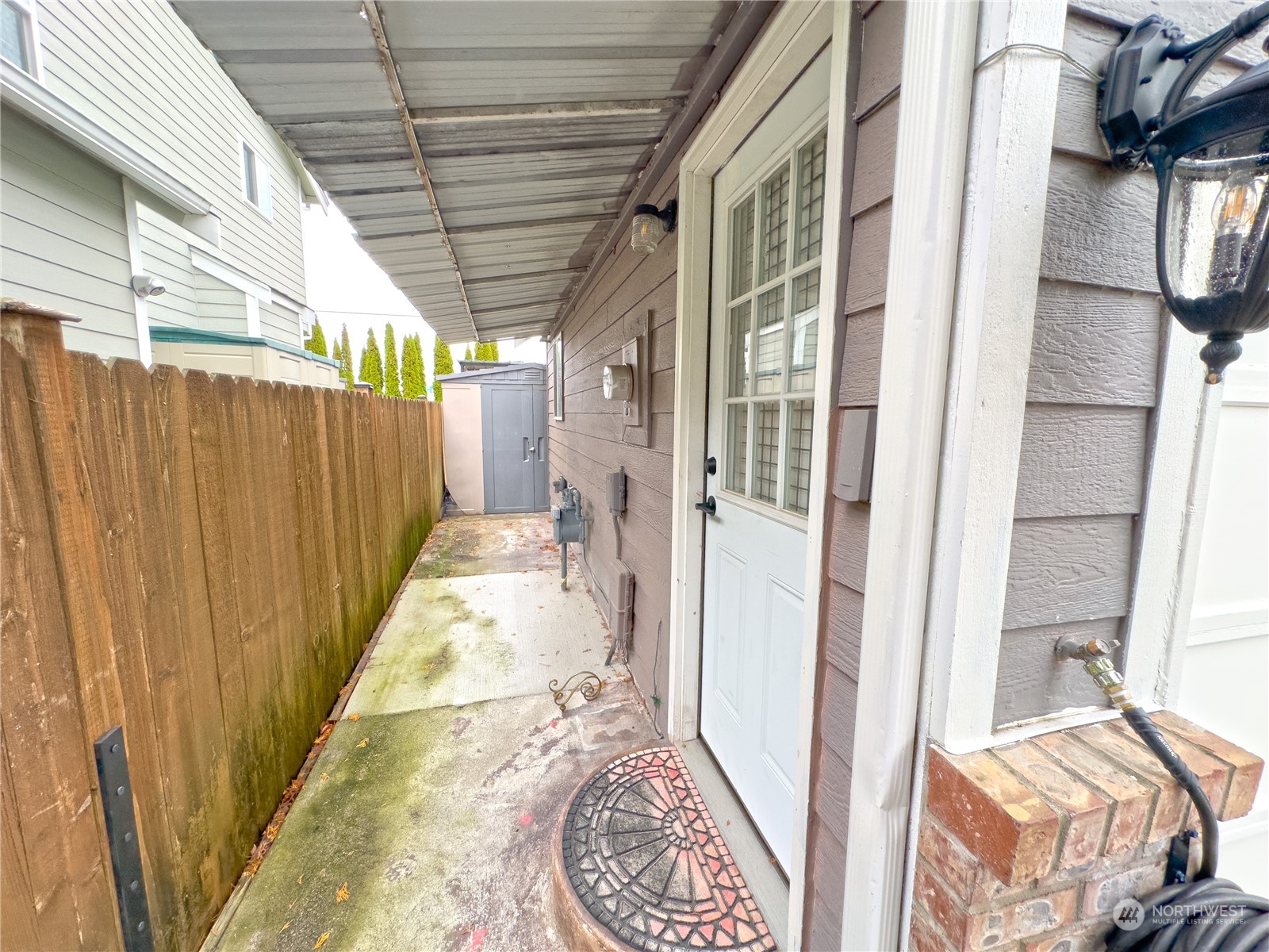 977 Graham Avenue Property Photo 2