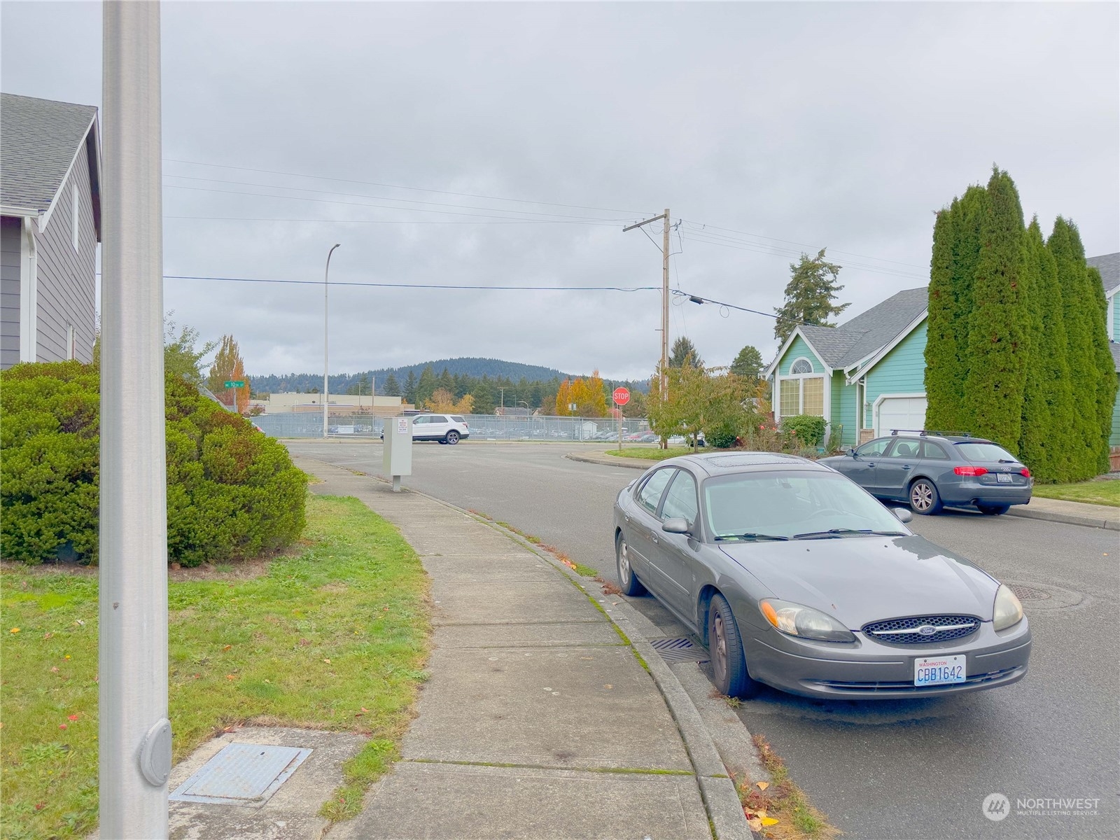 977 Graham Avenue Property Photo 3