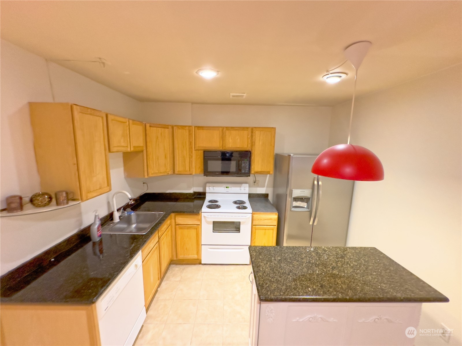 977 Graham Avenue Property Photo 6