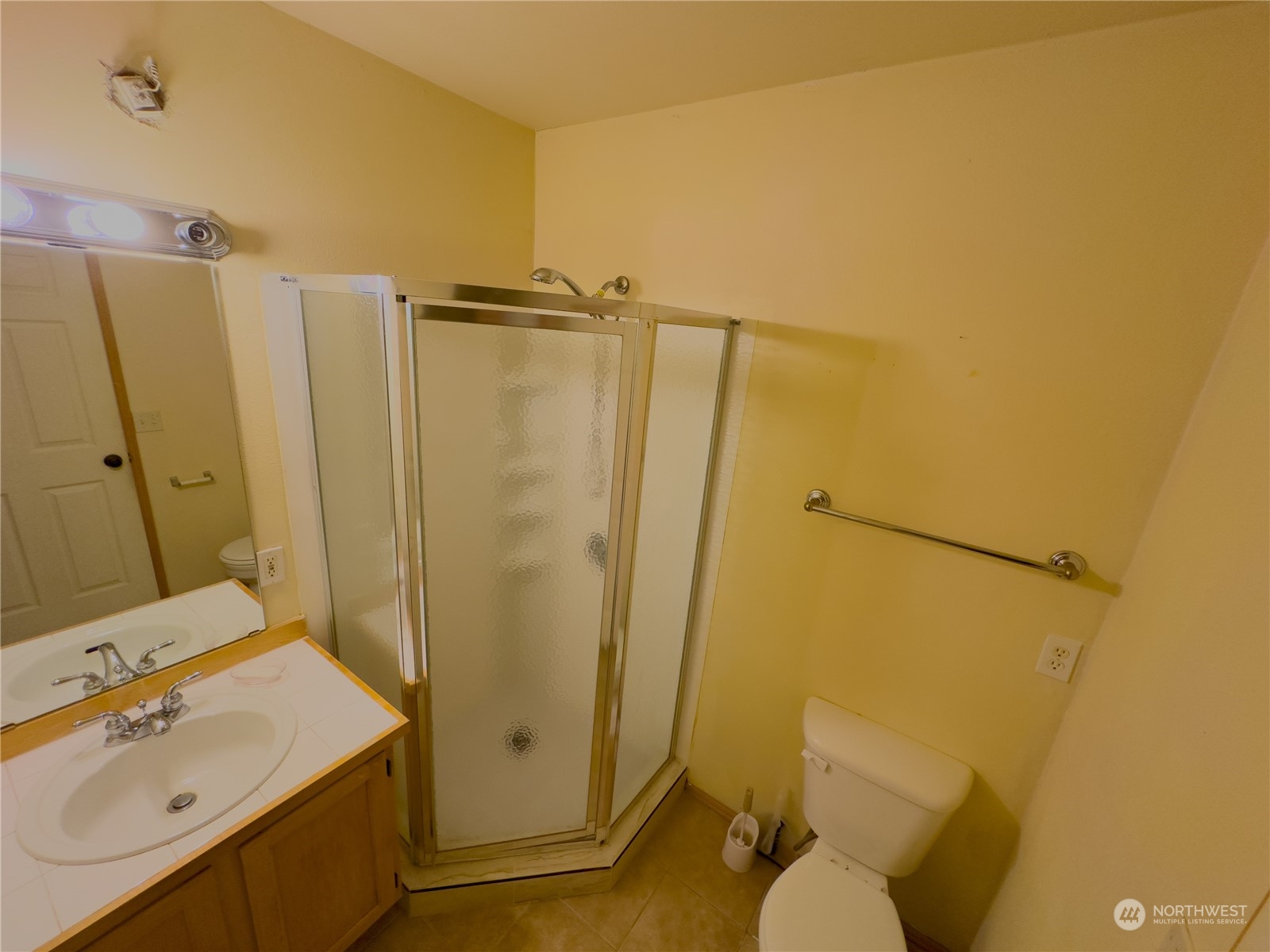 977 Graham Avenue Property Photo 9