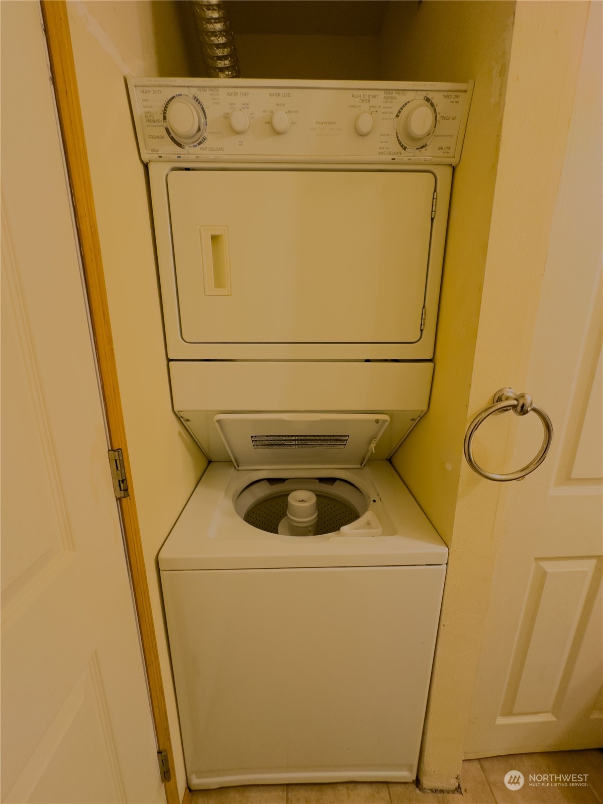 977 Graham Avenue Property Photo 10