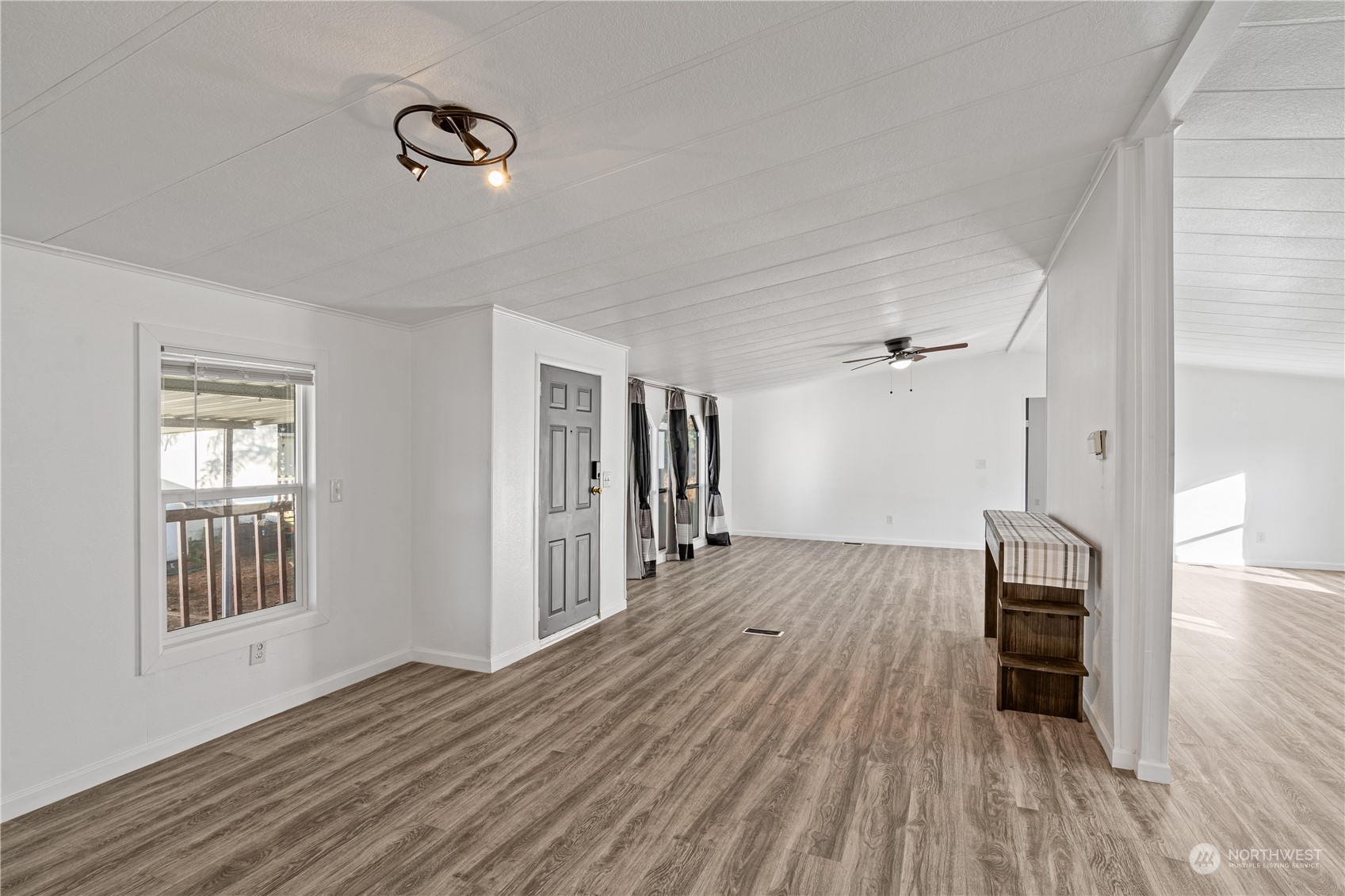 1072 Lincoln Avenue Property Photo 8