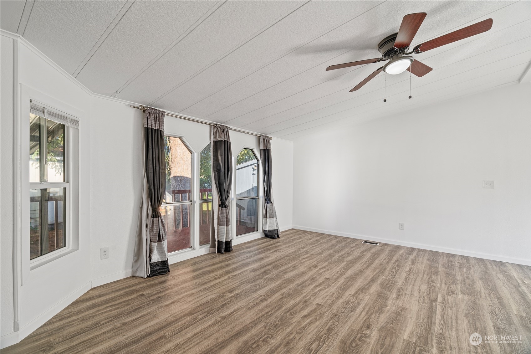 1072 Lincoln Avenue Property Photo 13