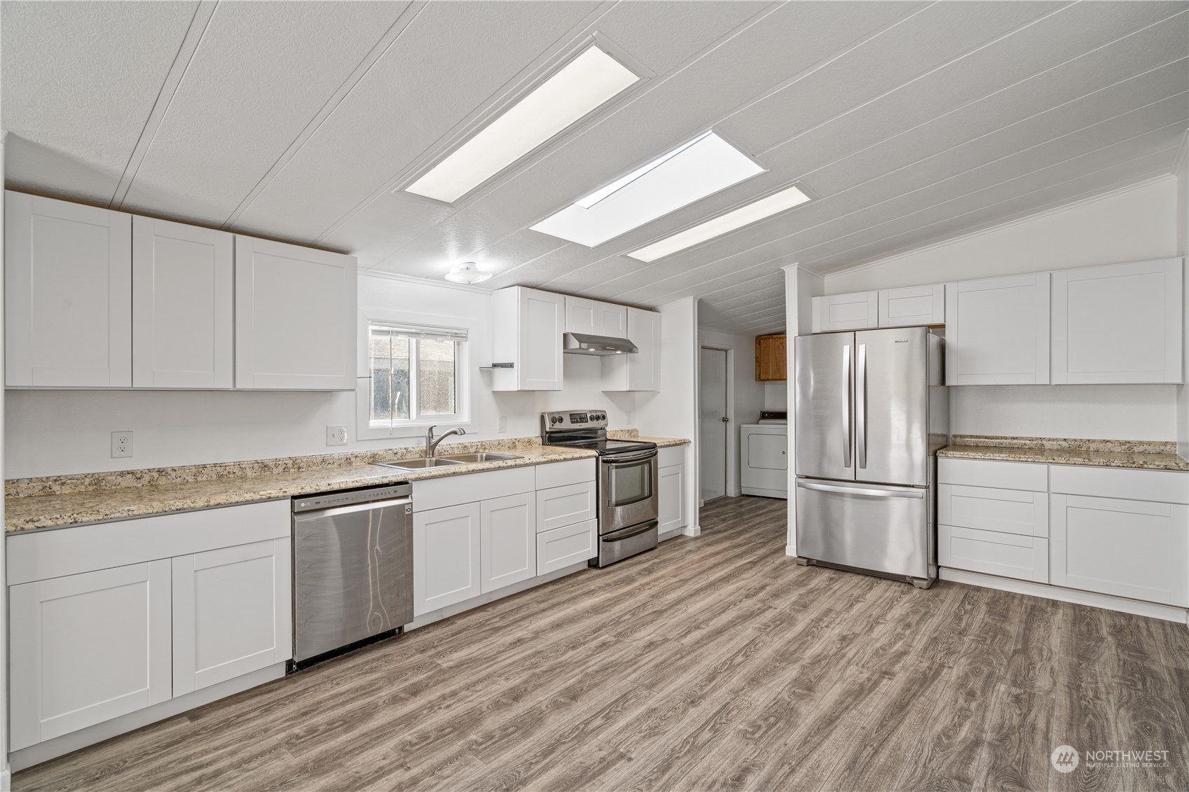 1072 Lincoln Avenue Property Photo 15
