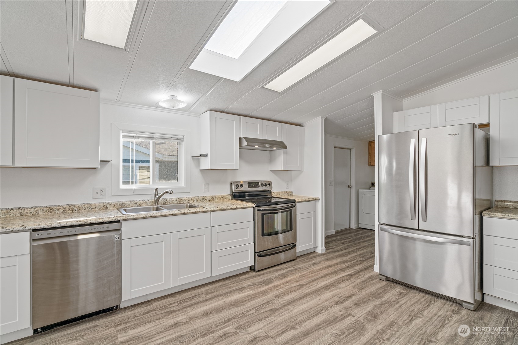 1072 Lincoln Avenue Property Photo 16