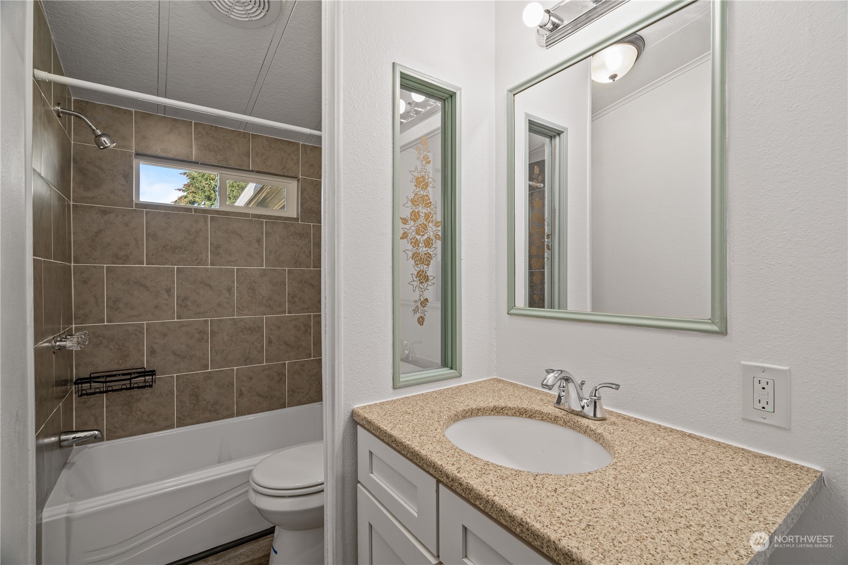1072 Lincoln Avenue Property Photo 21