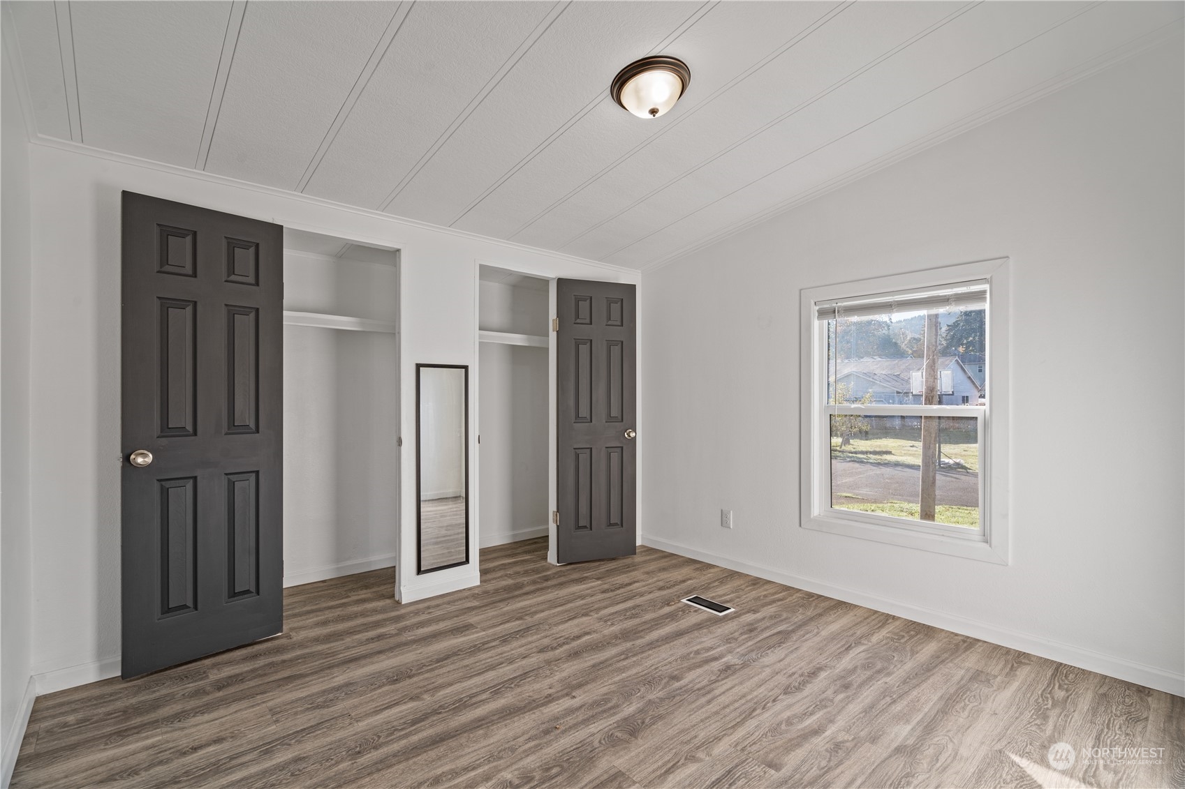 1072 Lincoln Avenue Property Photo 24