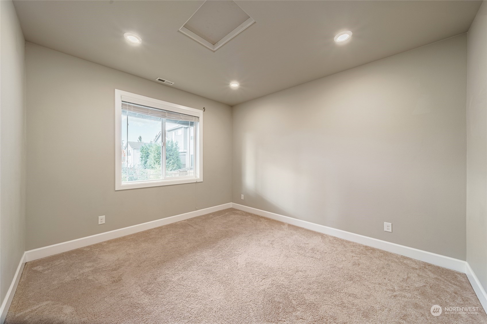 4107 174th Street Property Photo 6