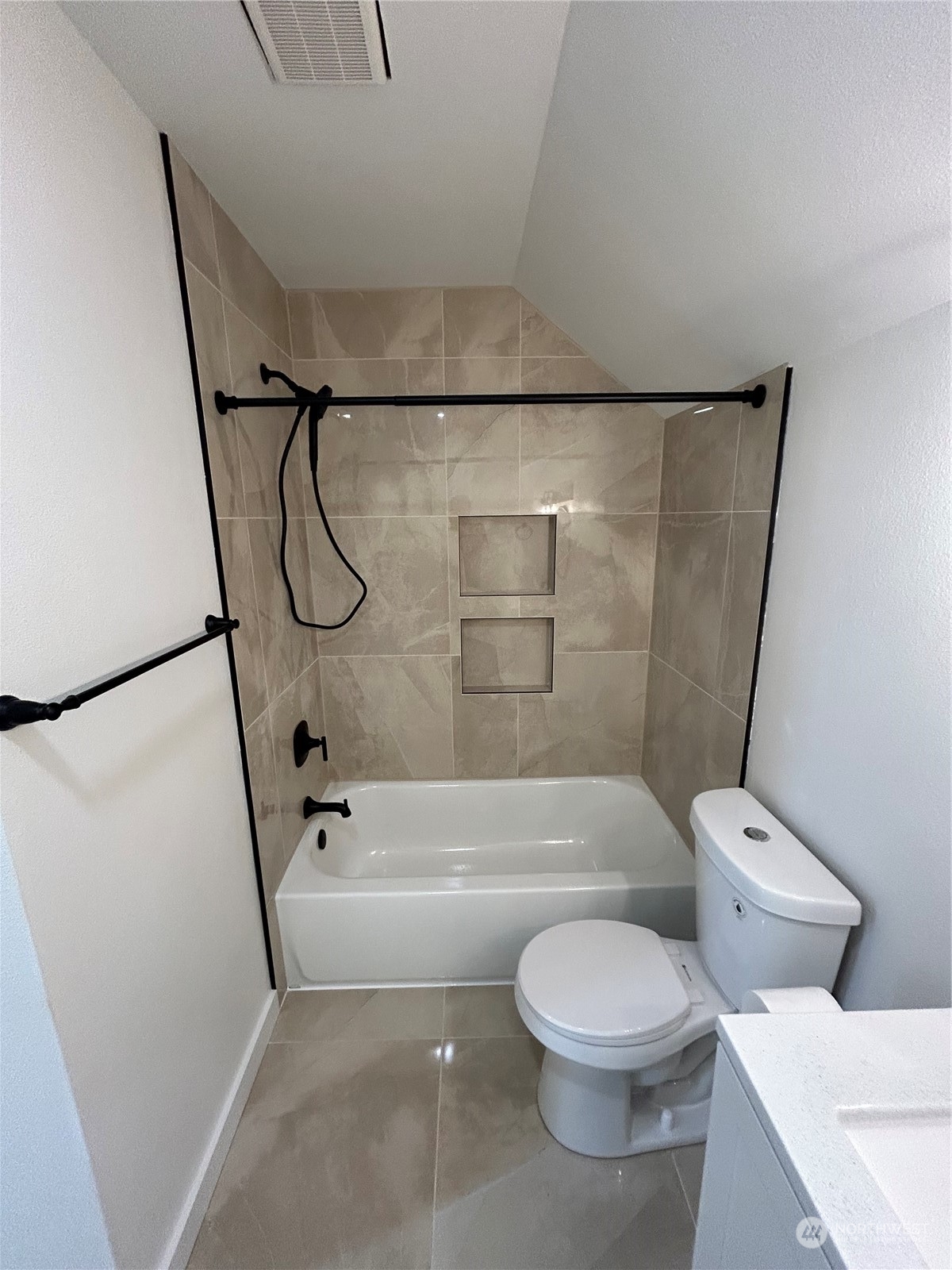 2050 Roosevelt Avenue Property Photo 10