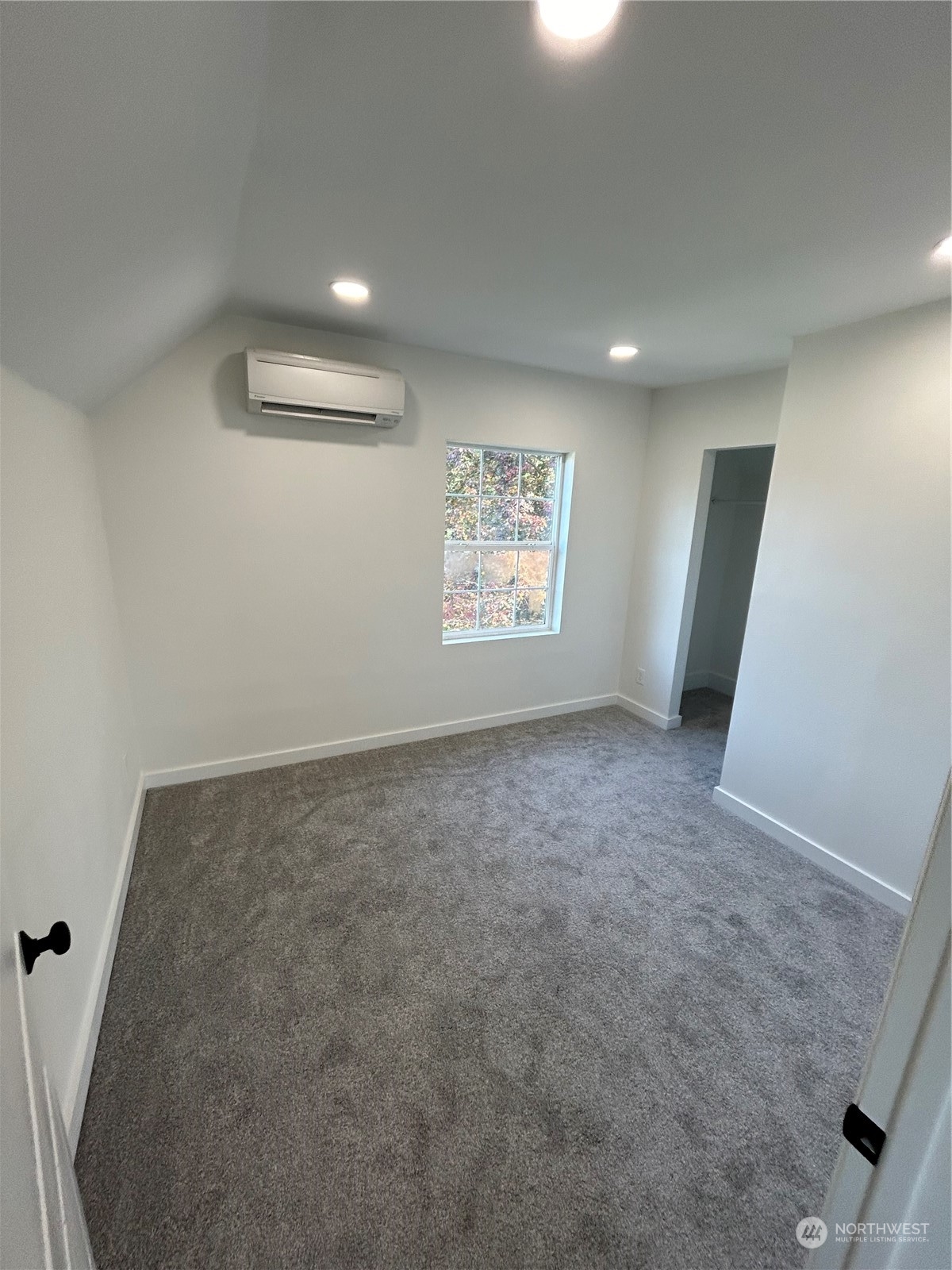 2050 Roosevelt Avenue Property Photo 11
