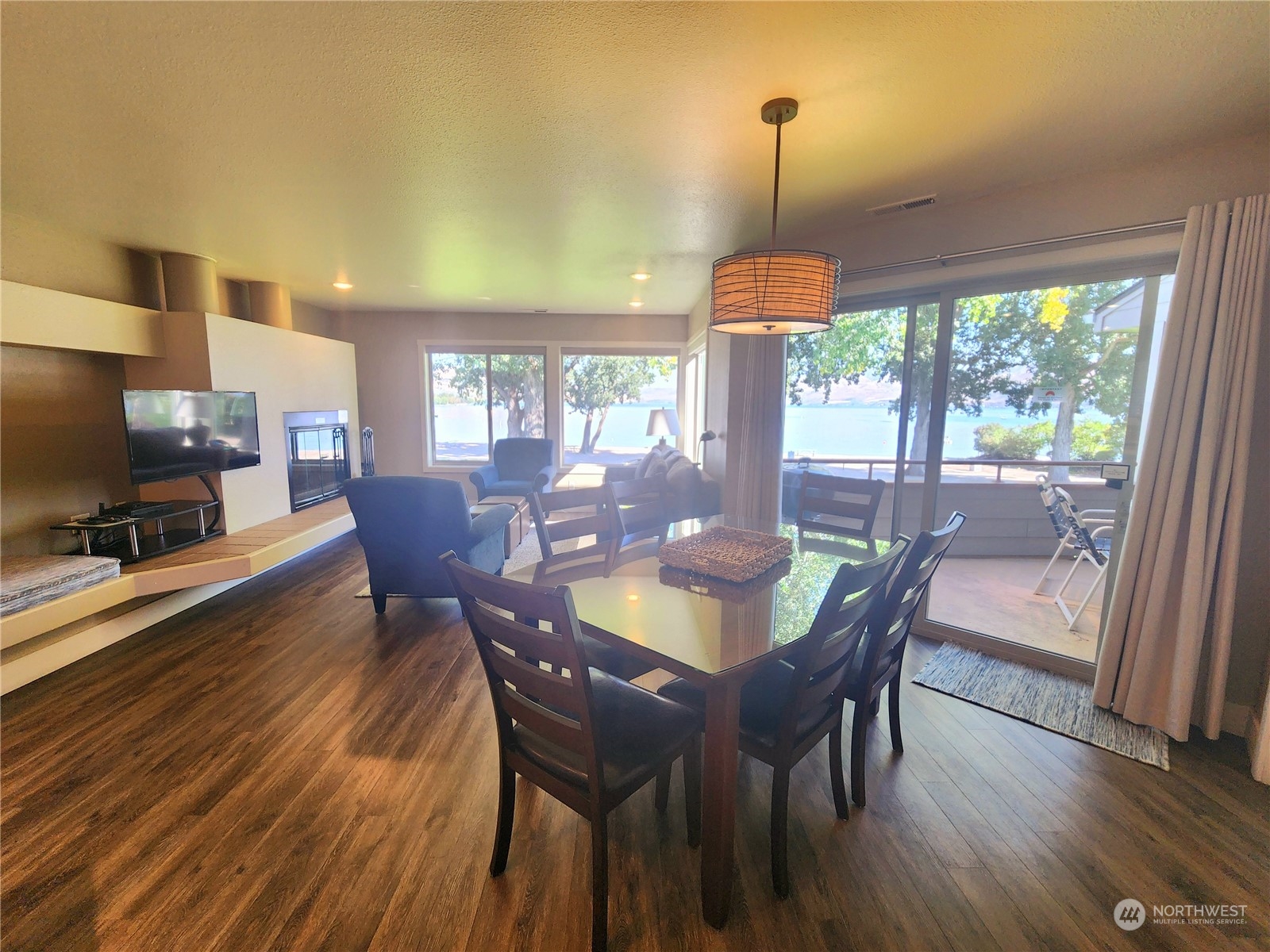 1 Beach 549-i Property Photo 2