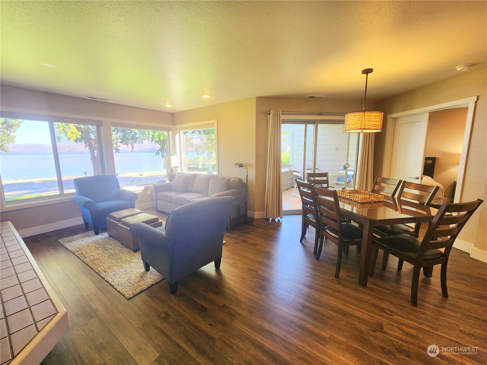 1 Beach 549-i Property Photo 4