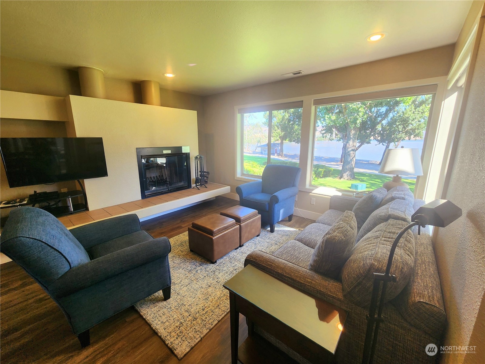 1 Beach 549-i Property Photo 5