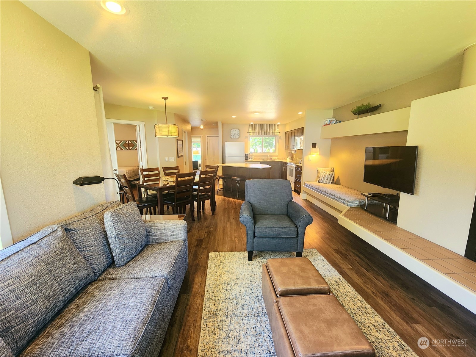 1 Beach 549-i Property Photo 6