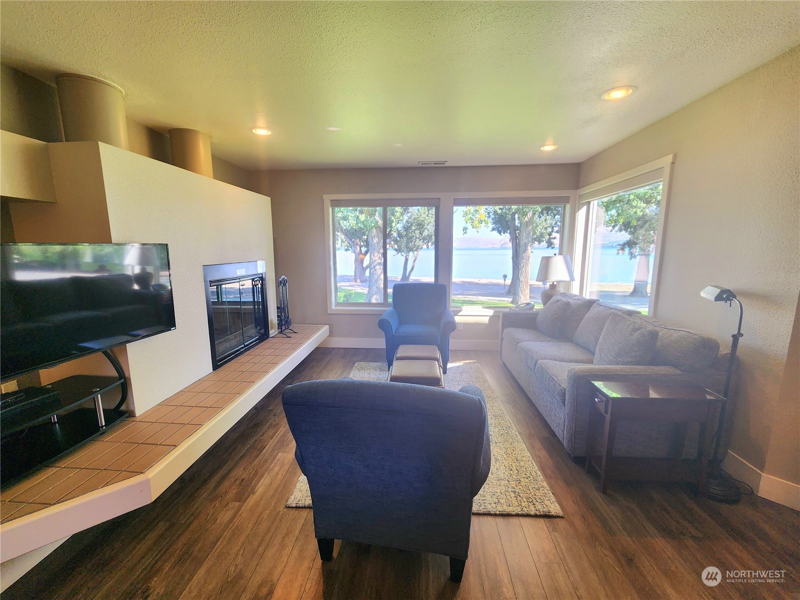 1 Beach 549-i Property Photo 7