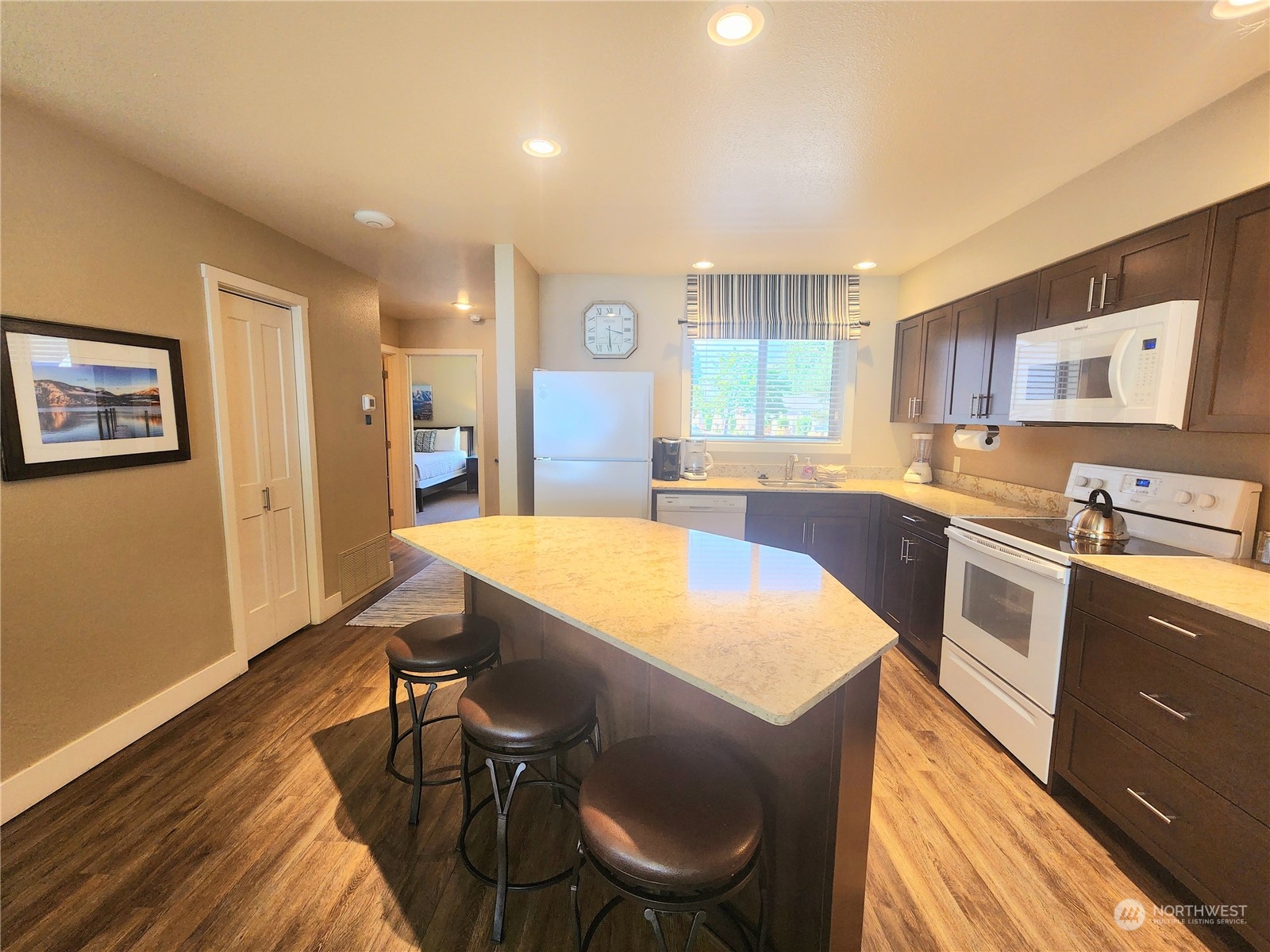 1 Beach 549-i Property Photo 10