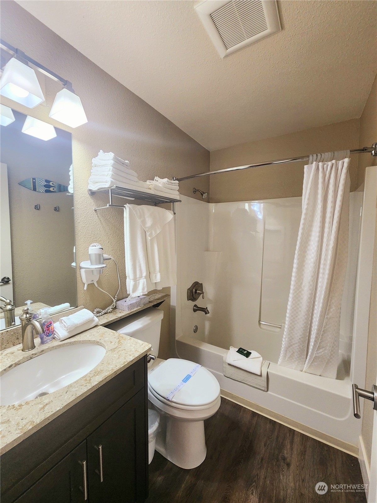 1 Beach 549-i Property Photo 13