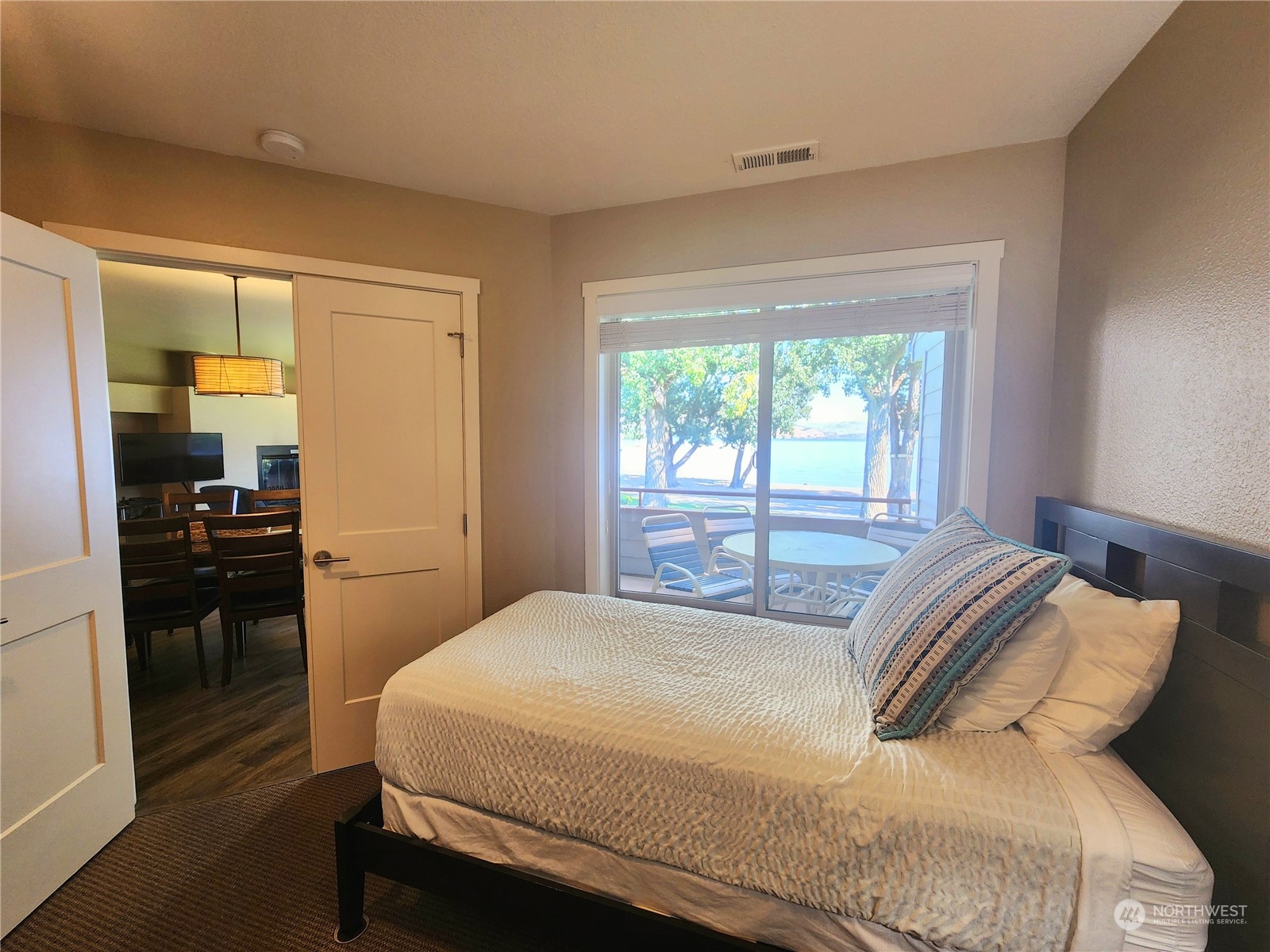 1 Beach 549-i Property Photo 15