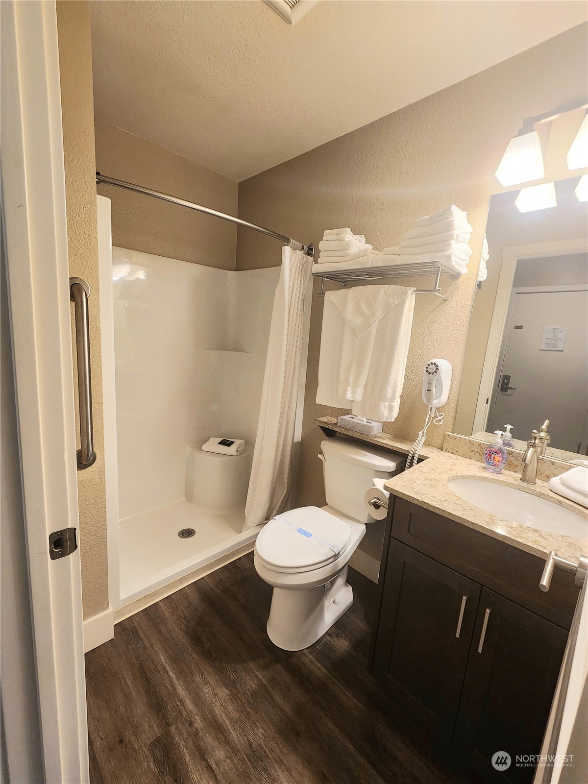 1 Beach 549-i Property Photo 16