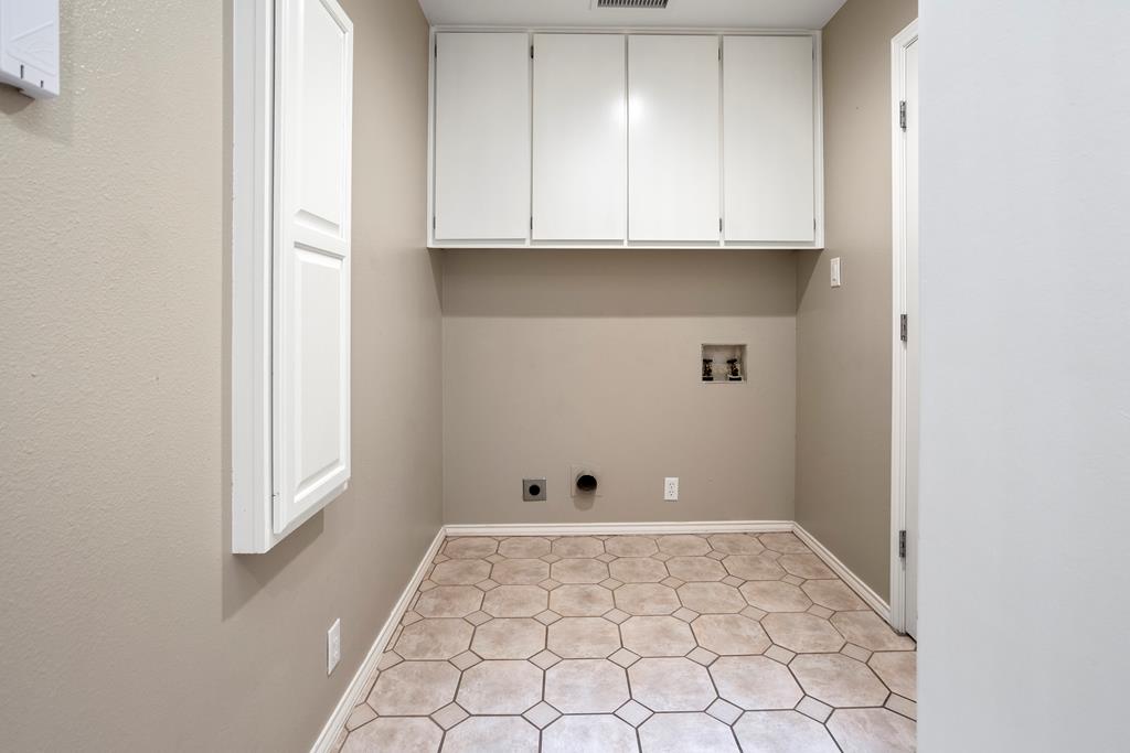 925 Ne Sartain Property Photo 17