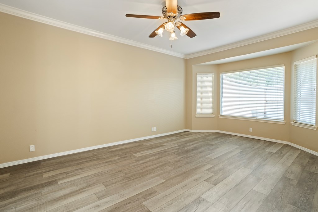 925 Ne Sartain Property Photo 18