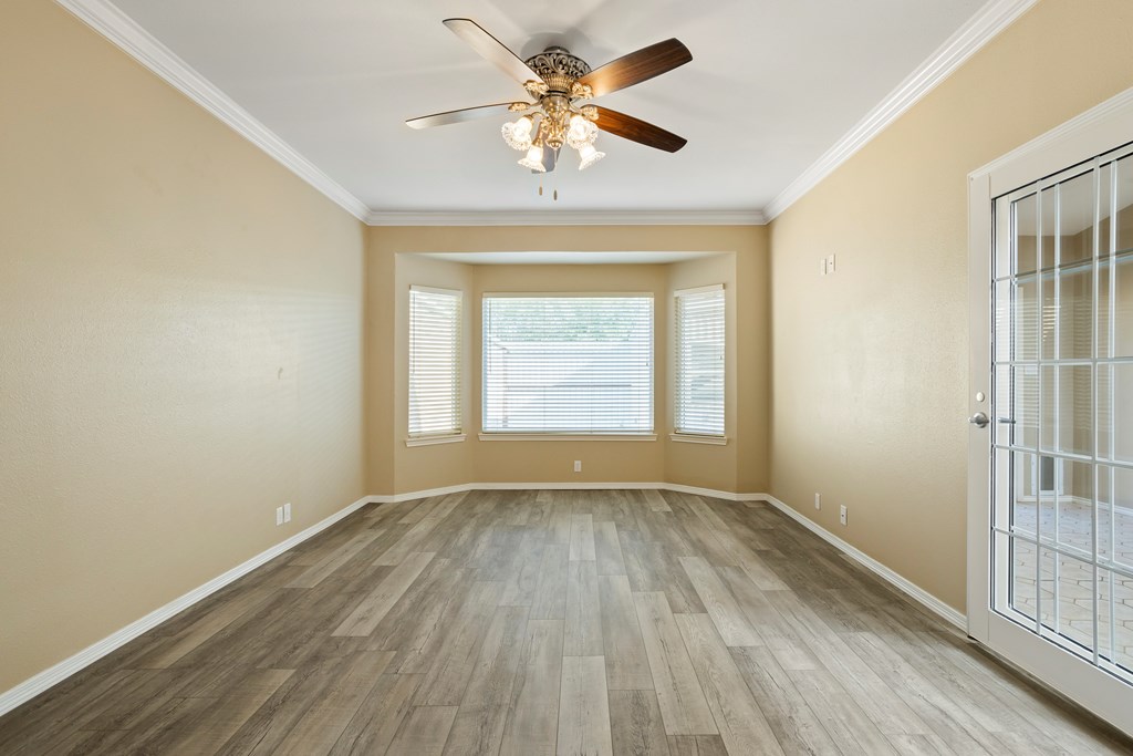 925 Ne Sartain Property Photo 19