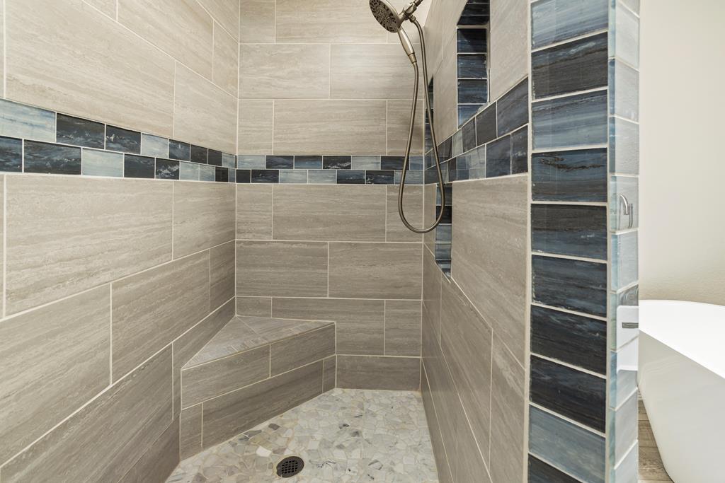 925 Ne Sartain Property Photo 27