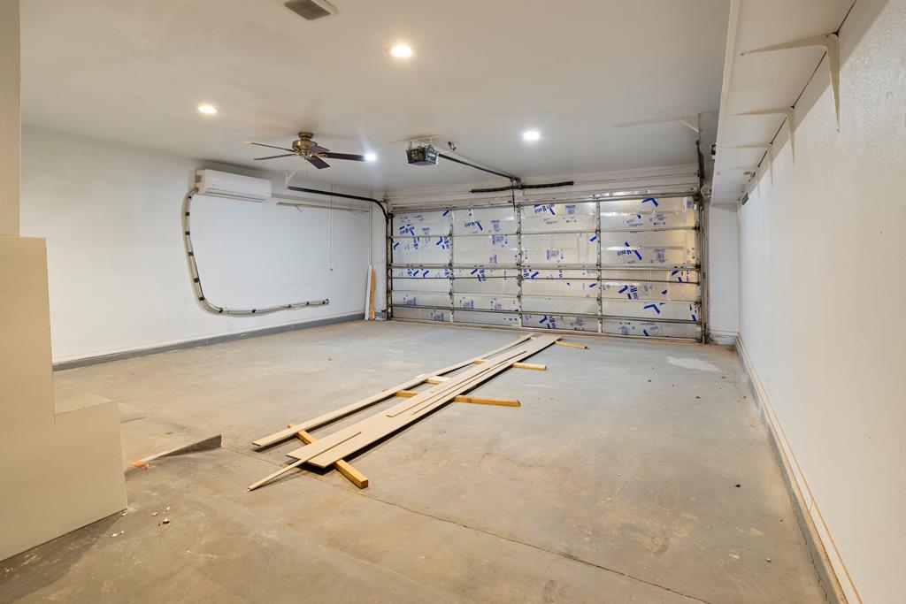 925 Ne Sartain Property Photo 28