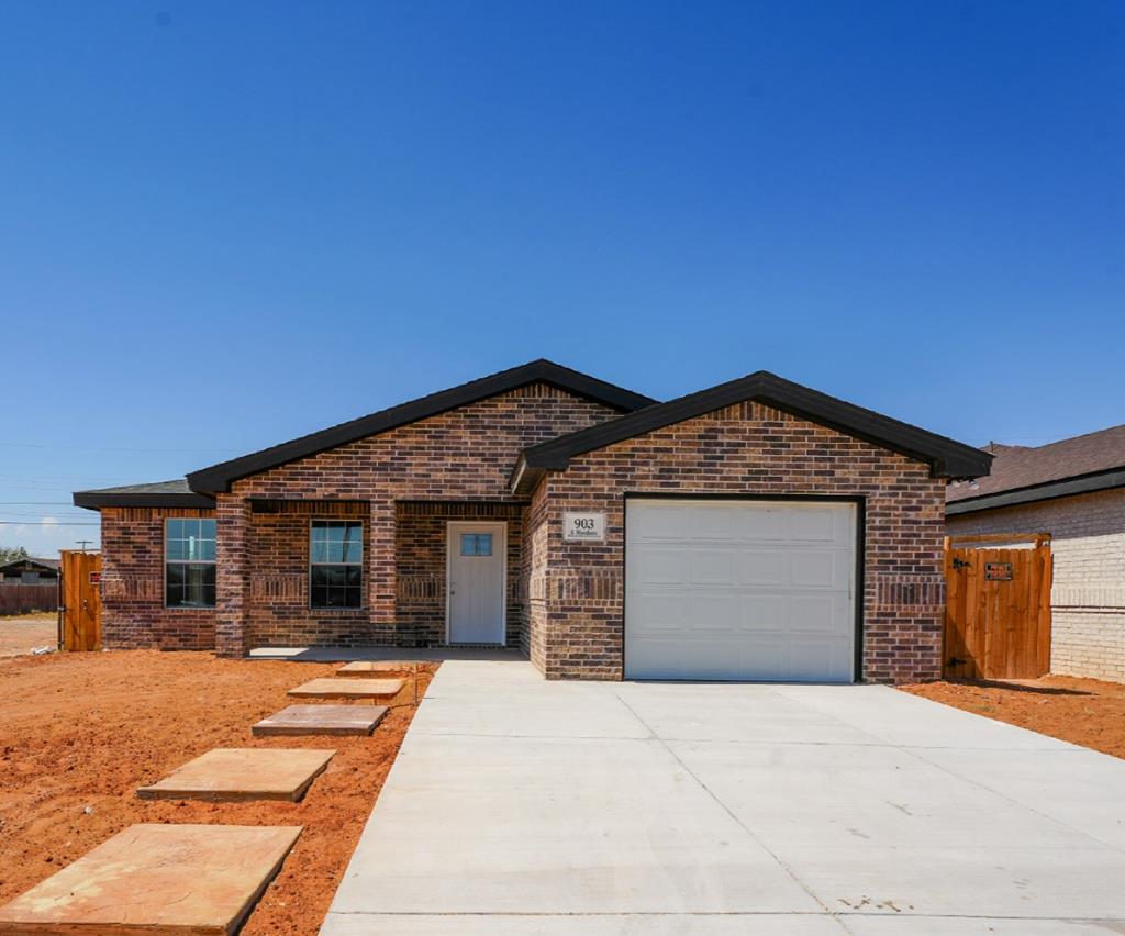 903 E Monahans Property Photo