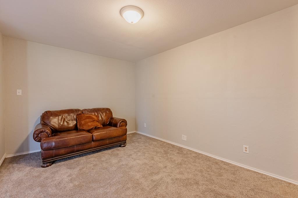 4320 Delwood Ave Property Photo 3