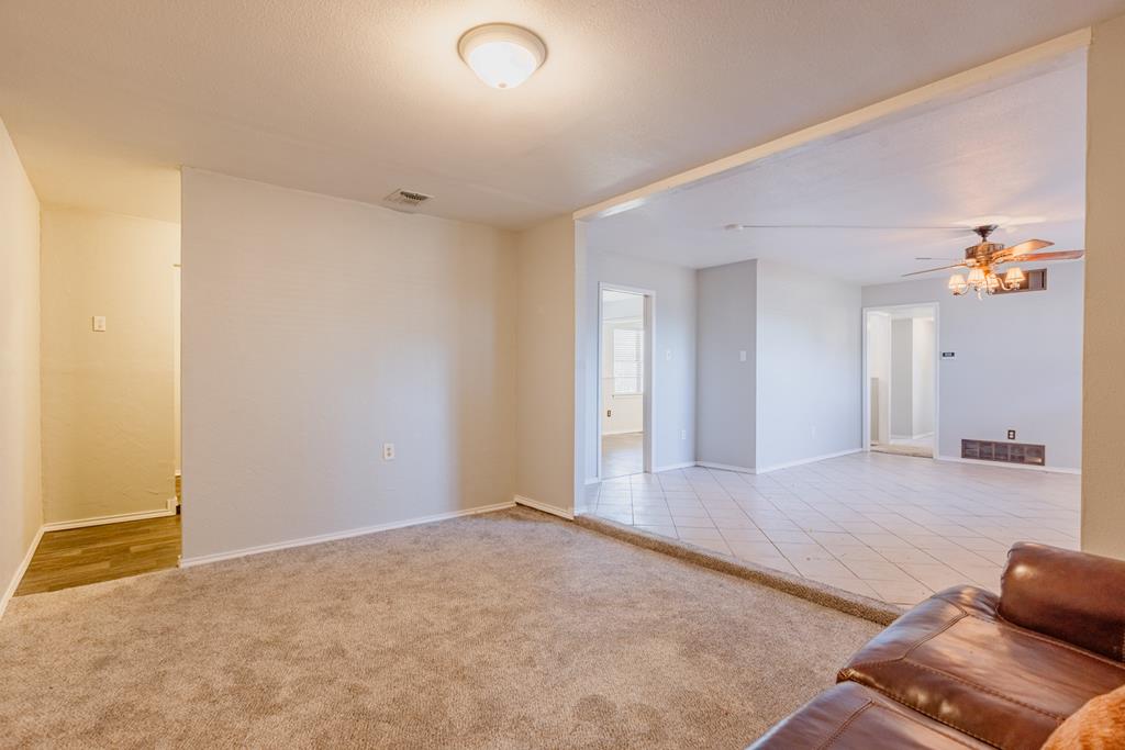 4320 Delwood Ave Property Photo 4