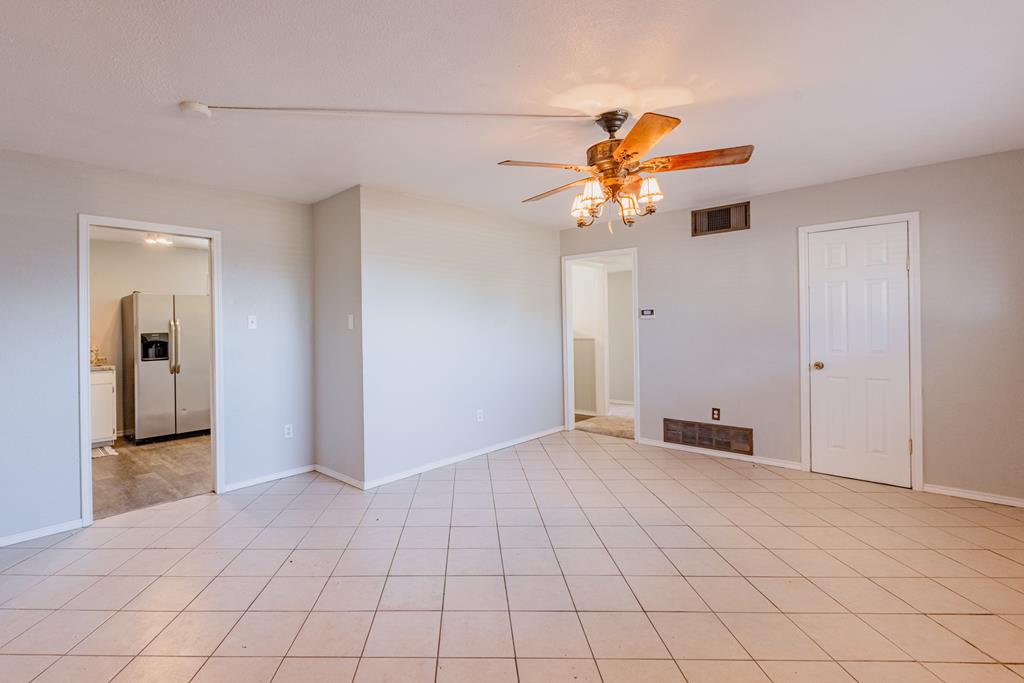 4320 Delwood Ave Property Photo 5