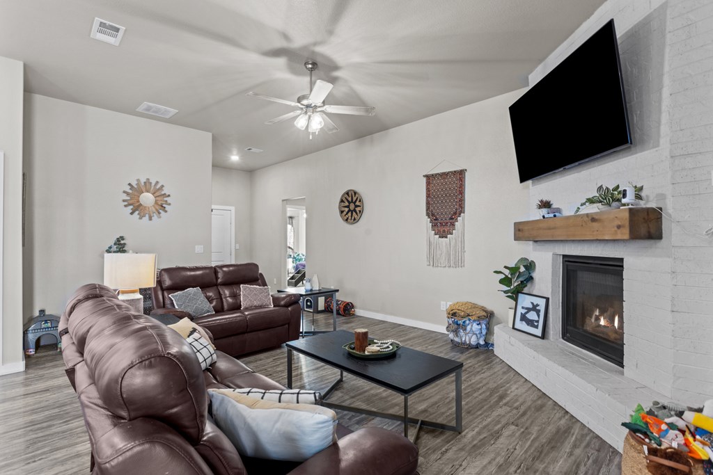 1327 Red Cliff Ave Property Photo 4