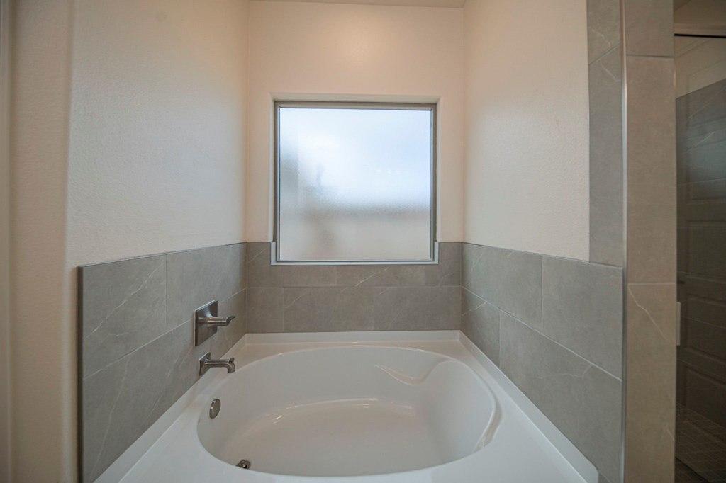 1825 Twin Falls Dr Property Photo 32