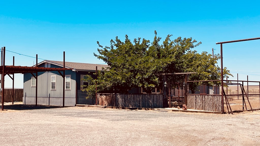 1613 W San Antonio St Property Photo 6