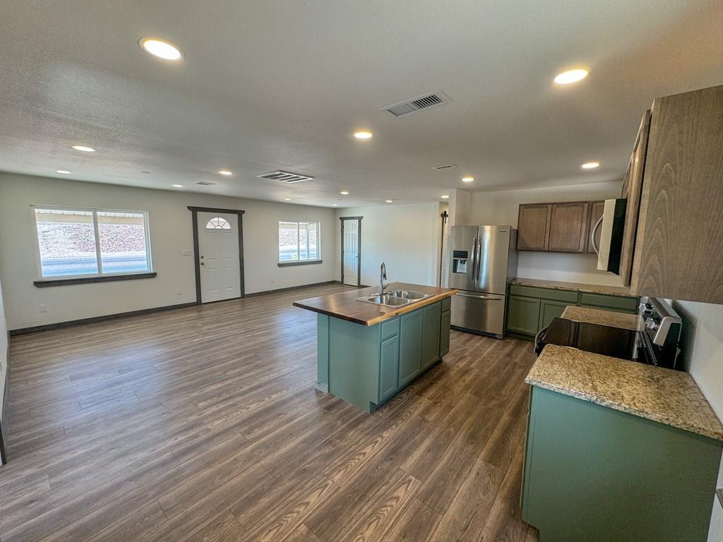 1810 Nw Frontage Rd. Property Photo