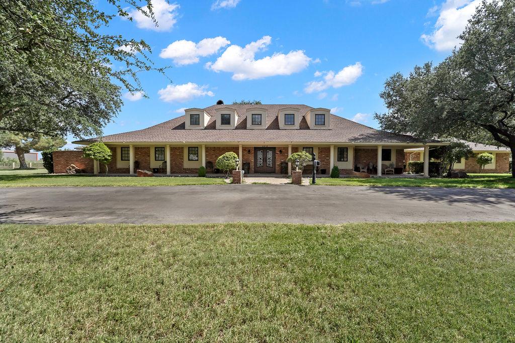 2211 Oaklawn Dr. Property Photo 1