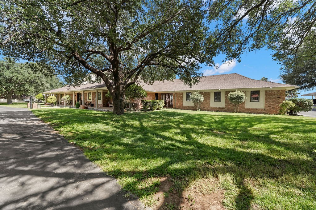 2211 Oaklawn Dr. Property Photo 2