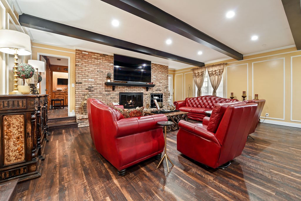2211 Oaklawn Dr. Property Photo 4