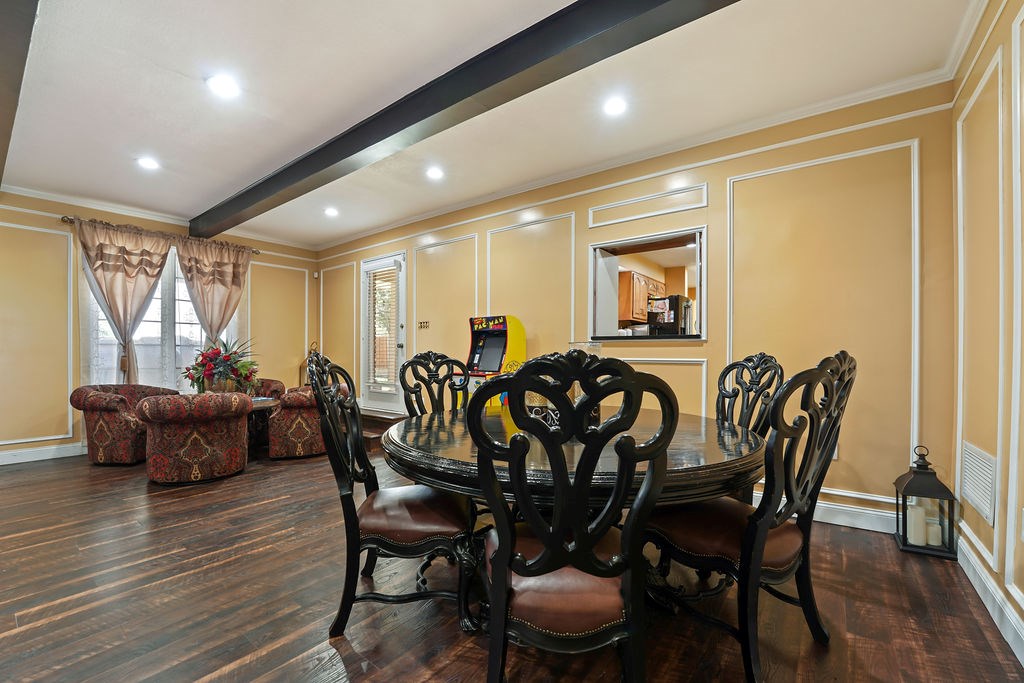2211 Oaklawn Dr. Property Photo 8