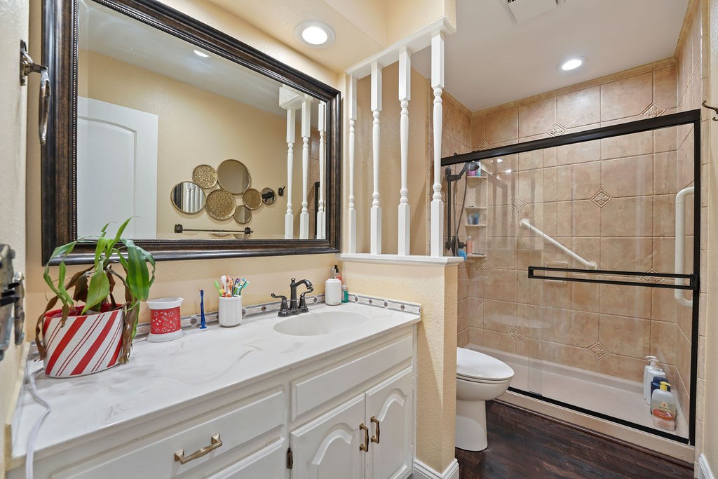 2211 Oaklawn Dr. Property Photo 10