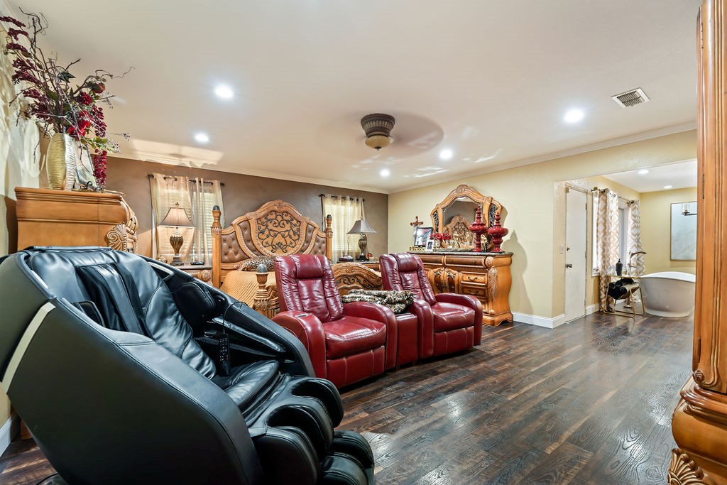 2211 Oaklawn Dr. Property Photo 13