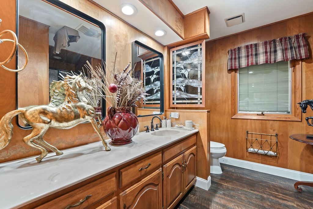 2211 Oaklawn Dr. Property Photo 20